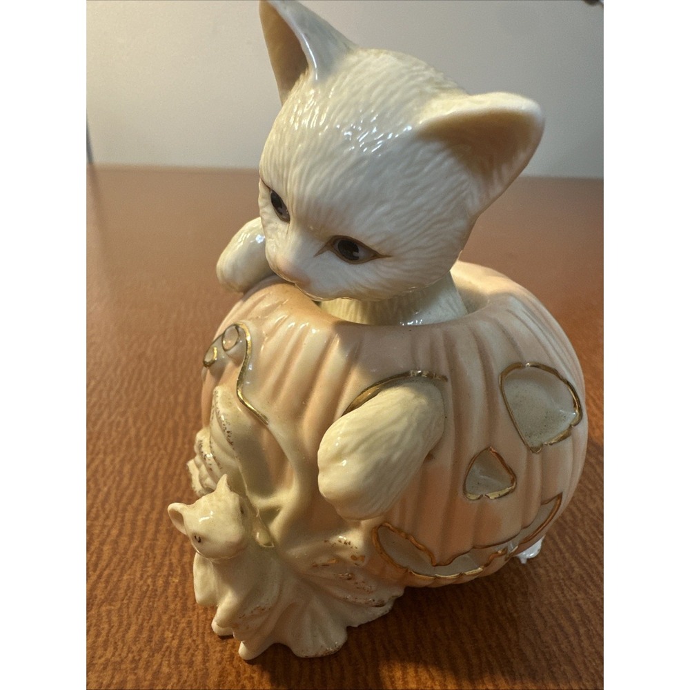 Lenox White Cat In Pumpkin Jack o Lantern With Mouse Porcelain Figurine